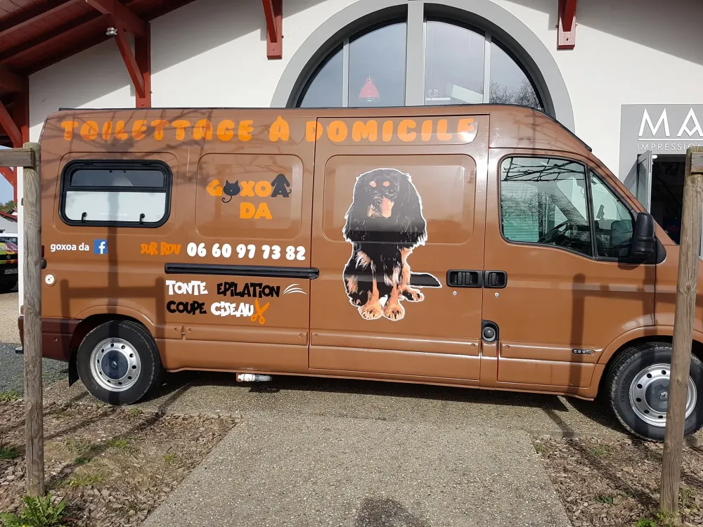 Camion de toilettage pour chiens à Macaye